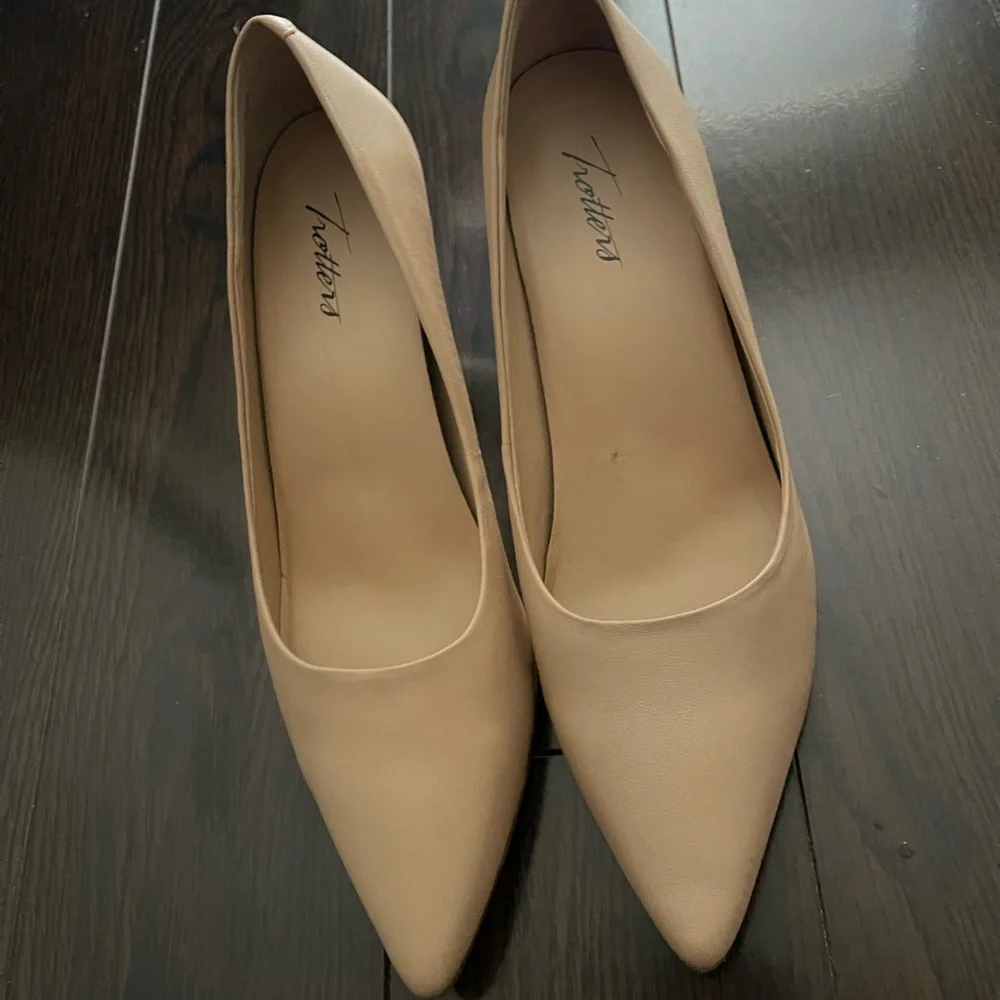 Heels - Picture 3 of 9